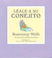 Léale a su conejito