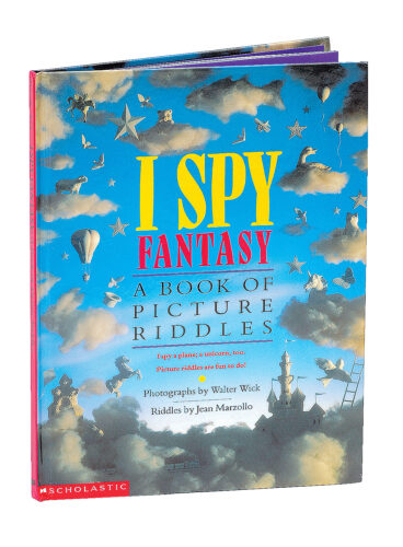 C66-147 I SPY FANTASY A BOOK OF PICTURE RIDDLES 破れ有り